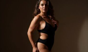 Seksowna bielizna zamszowa – jak idealnie dopasować body do figury i fryzury