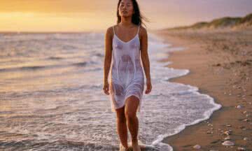 Chicas en ropa mojada – uwodzicielski efekt mokrej odzieży w fotografii i modzie