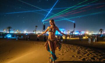 Festiwal muzyki elektronicznej w algierskiej Saharze – nowoczesny rave i zmysłowy taniec współczesnej bogini nomadów