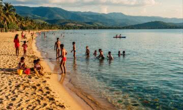 Jezioro Malawi jako idealne miejsce odpoczynku dla rodzin i podróżników szukających złocistych plaż w głębi lądu