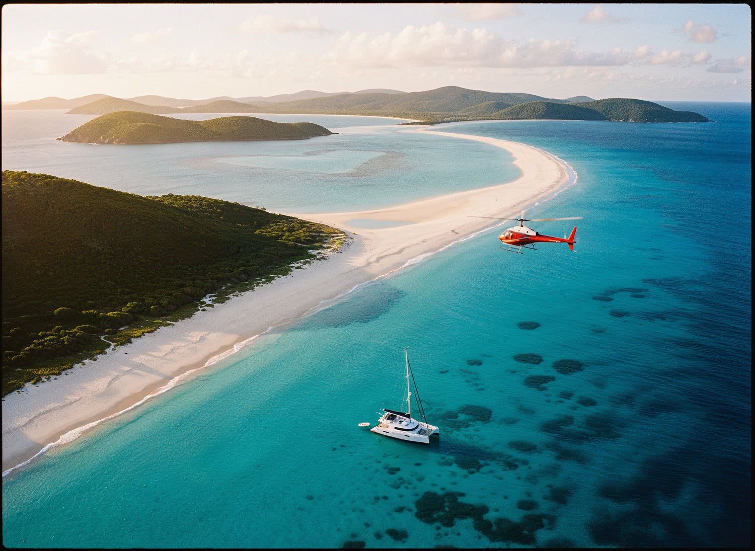 Wyspa Whitsunday w Australii – jak przeżyć upalne lato na najbielszym piasku świata na plaży Whitehaven