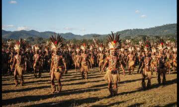 Kulturowy kalejdoskop Papui-Nowej Gwinei – niezwykły i tłumny Festiwal Mount Hagen